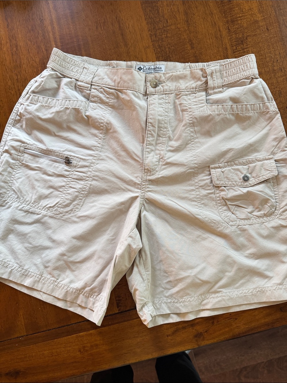 Columbia women’s Light Khaki Cargo Shorts